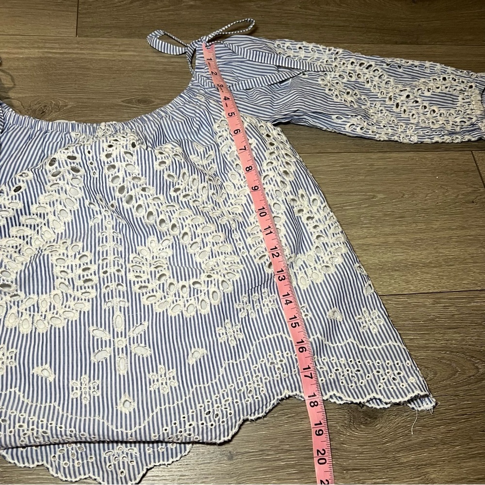 Women’s Express Blue and White Eyelet Off Shoulder Top Size Small 100% Cotton - Picture 10 of 11